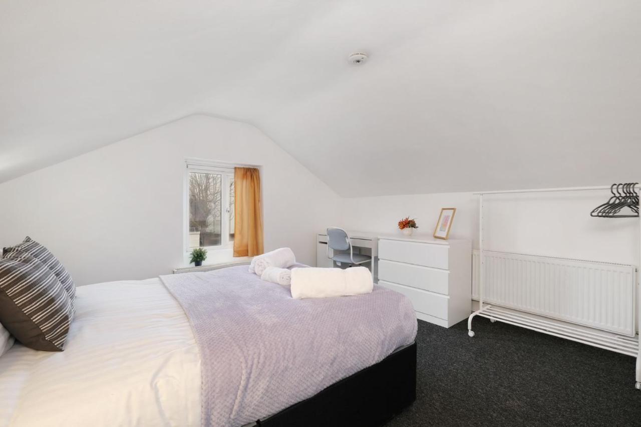 Feltham Chic 1Br House In Hounslow - 12 Mins From Heathrow Airport 아파트 외부 사진