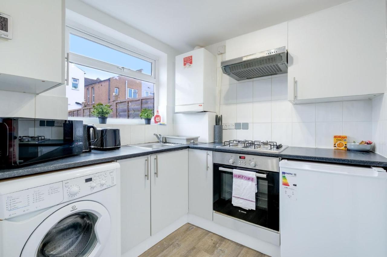 Feltham Chic 1Br House In Hounslow - 12 Mins From Heathrow Airport 아파트 외부 사진