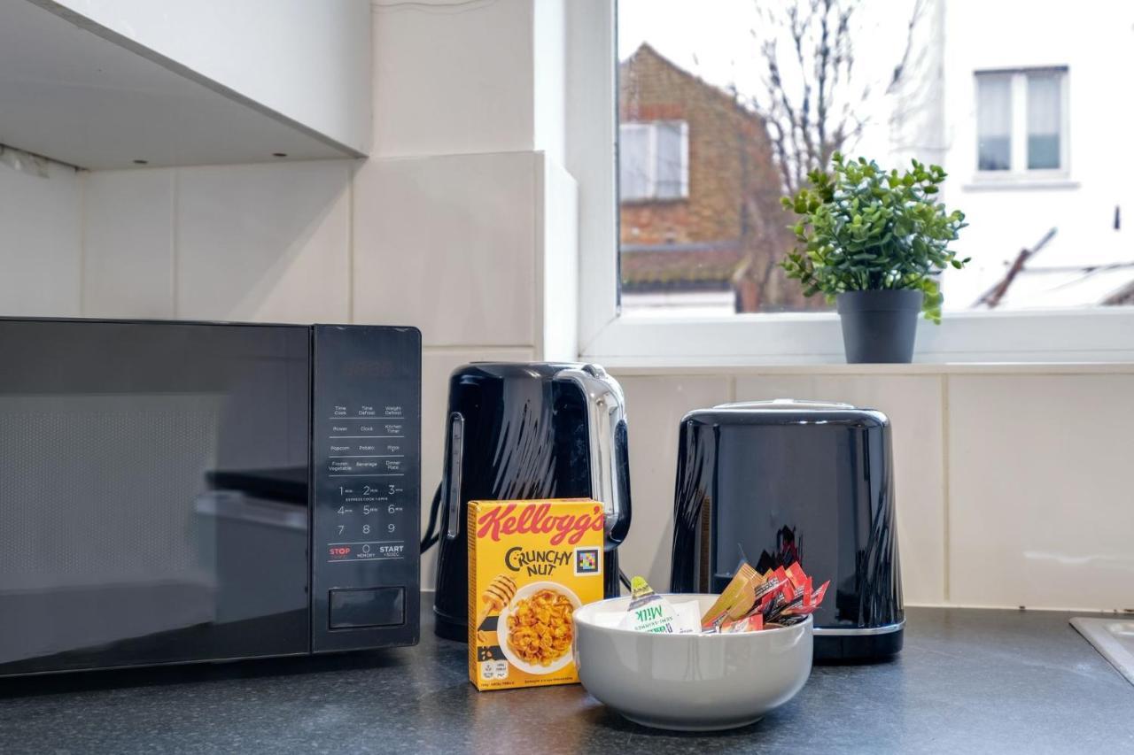 Feltham Chic 1Br House In Hounslow - 12 Mins From Heathrow Airport 아파트 외부 사진