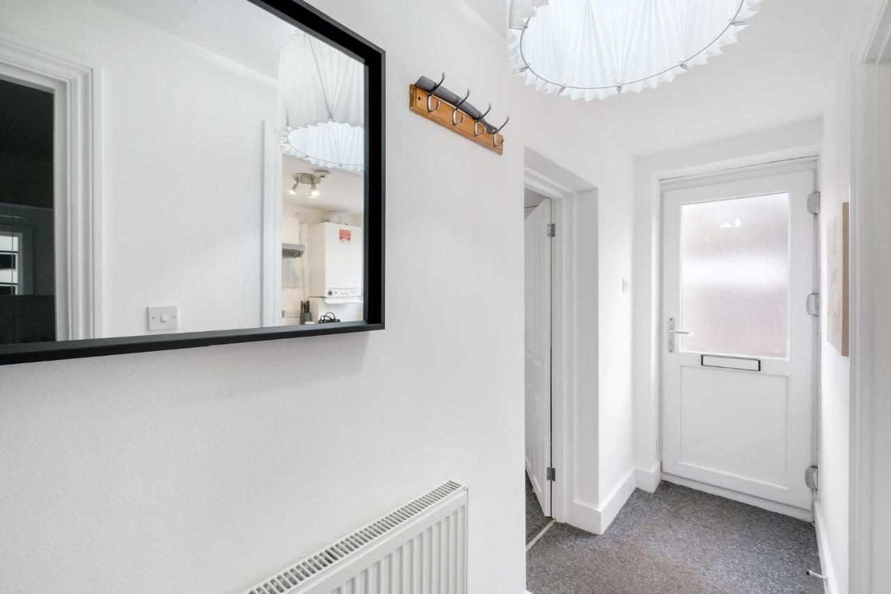 Feltham Chic 1Br House In Hounslow - 12 Mins From Heathrow Airport 아파트 외부 사진