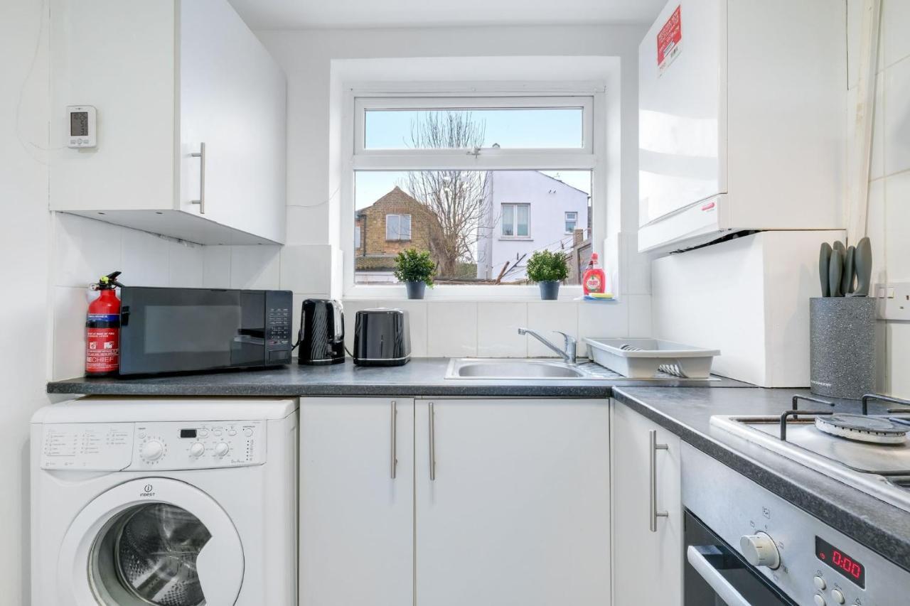 Feltham Chic 1Br House In Hounslow - 12 Mins From Heathrow Airport 아파트 외부 사진